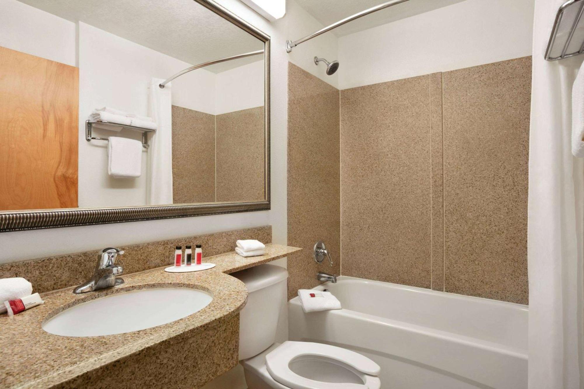 Microtel Inn & Suites By Wyndham Culpeper Exterior foto